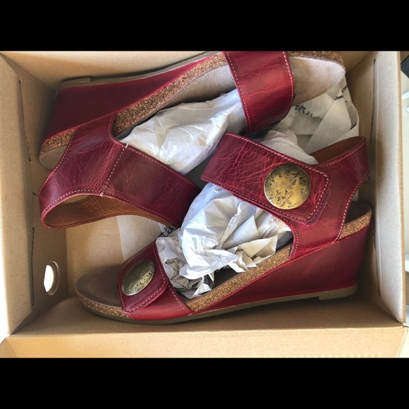 Women’s Taos Sandals - Picture 1 of 12